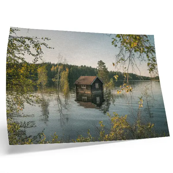 Kunstdruck Seehaus mit Spiegelung des Waldwassers Ruhe