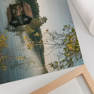 Kunstdruck Seehaus mit Spiegelung des Waldwassers Ruhe