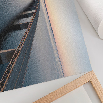 Poster Eine Brücke über ein ruhiges Meer bei Sonnenuntergang