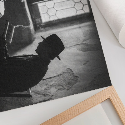 Poster kunstdruck Schwarz-Weiß-Atmosphäre, Mann mit Buch, klassische Eleganz