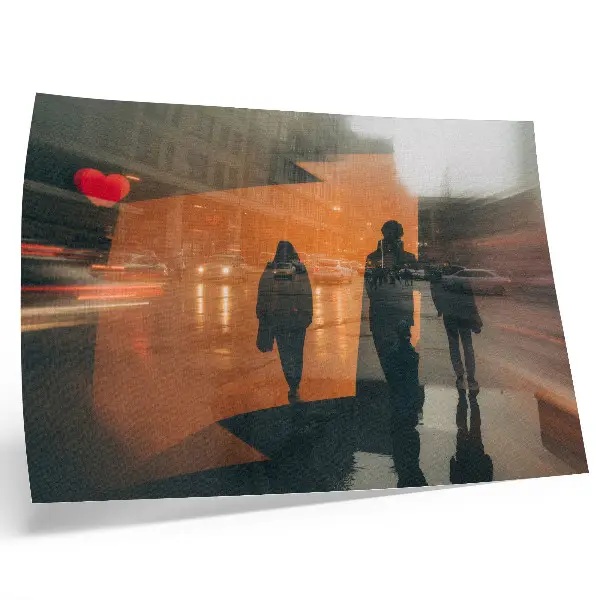 Kunstdruck Poster Die Stadt am Abend mit neonorangen Reflexionen