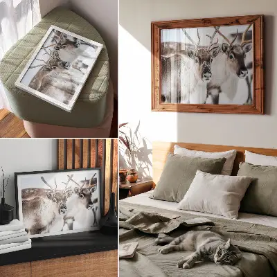 Poster Kunstdruck Rentiere mit natürlichem Geweih in einer harmonischen Winterlandschaft