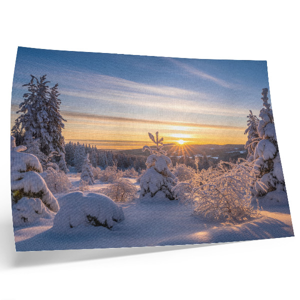 Poster Winterlandschaft mit Schnee und Sonne am Horizont