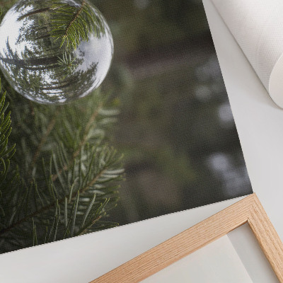 Kunstdruck poster Eine Kristallkugel vor dem Hintergrund eines Kiefernzweigs
