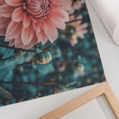 Poster Moderne Komposition aus rosa Dahlie und grünen Blättern