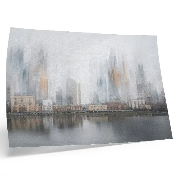 Kunstposter Neblige Stadt mit pastellfarbener Spiegelung der Moderne