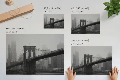 Kunstdruck Poster Die Brücke und die Stadt in Grautönen für Frieden und Eleganz