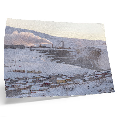 Poster Winterlandschaft mit Hügeln und einem Schornstein