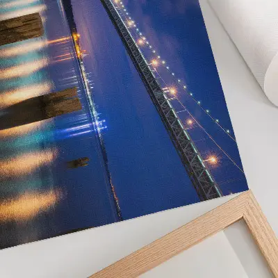 Kunstdruck Poster Nachtlicht der Brücke mit harmonischer Wasserspiegelung