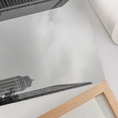 Kunstdruck Poster mit monochromatischem Motiv moderner Stadtwolkenkratzer