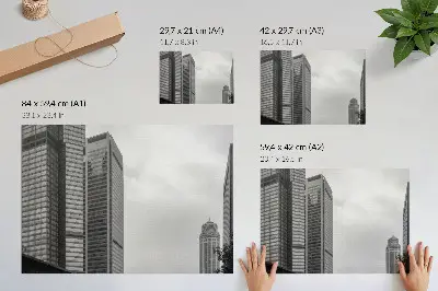 Kunstdruck Poster mit monochromatischem Motiv moderner Stadtwolkenkratzer