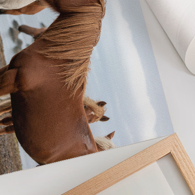 Poster kunstdruck Die natürliche Schönheit der Pferde vor der Kulisse der Landschaft