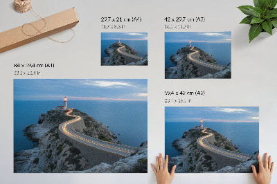 Kunstdruck poster Eine malerische Landschaft mit einer Laterne und einer gewundenen Straße bei Nacht