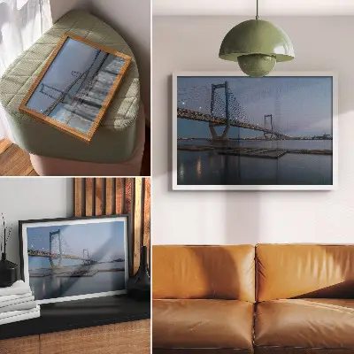 Kunstdruck Brücke bei Abenddämmerung über ruhigem Wasser in modernem Stil