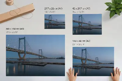 Kunstdruck Brücke bei Abenddämmerung über ruhigem Wasser in modernem Stil