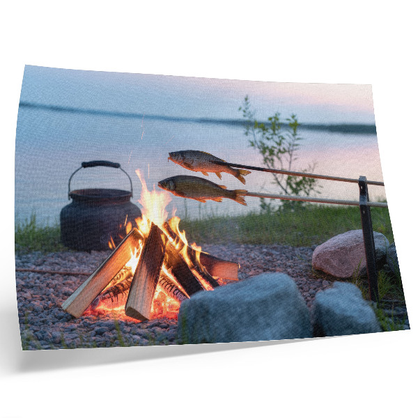 Poster Lagerfeuer am See, Fische am Spieß, natürlich