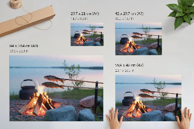 Poster Lagerfeuer am See, Fische am Spieß, natürlich