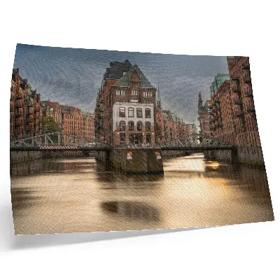 Kunstdruck atmosphärische Architektur mit Brücke am Abend über ruhigem Wasser
