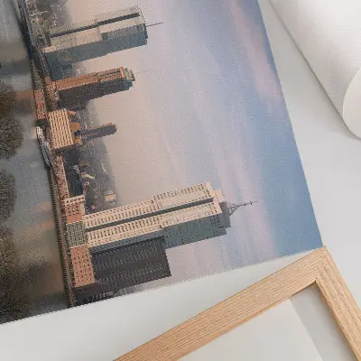 Kunstdruck Poster beeindruckende Wolkenkratzer und elegante Brücke über den Fluss