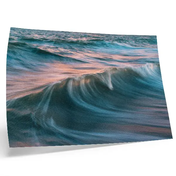 Kunstdruck Poster dynamische Wellen in Türkis und Blau bei Sonnenuntergang