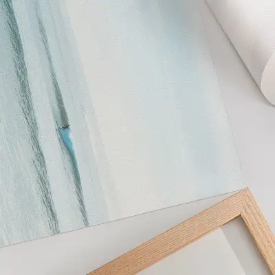 Poster mit Ozeanwellen und Surfer in minimalistischem Design für mehr Ruhe