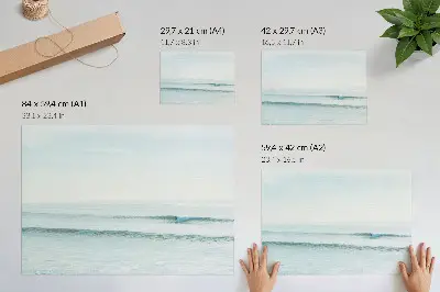 Poster mit Ozeanwellen und Surfer in minimalistischem Design für mehr Ruhe