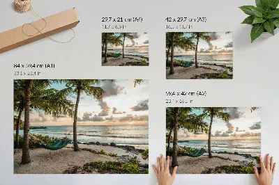 Kunstdruck Poster tropischer Strand mit Palmen und Hängematten als Oase der Entspannung