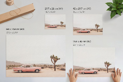 Poster Ein Oldtimer in der Wüste neben einem einsamen Baum