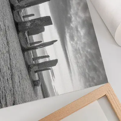 Kunstdruck Poster geheimnisvoller Kreis aus Rohsteinen mit friedlicher Spiegelung