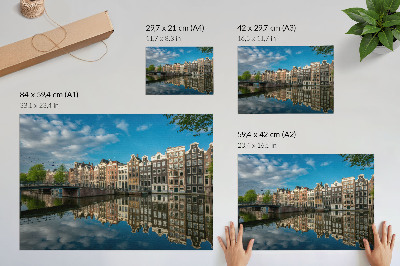 Poster Verführerische Mietshäuser spiegeln sich im Kanalwasser