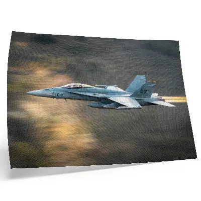 Poster moderner Kampfjet im dynamischen Flug