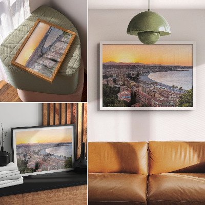 Kunstdruck poster Blick auf die Stadt bei Sonnenuntergang über dem Meer