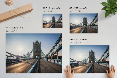 Poster kunstdruck Eine klassische Stadtbrücke im Sonnenschein