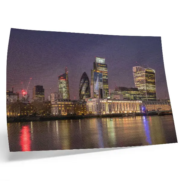Kunstdruck Poster moderne Wolkenkratzer mit Lichtreflexionen am Himmel