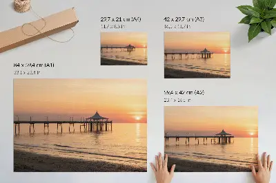 Poster mit einem bezaubernden Sonnenuntergang über dem Wasser