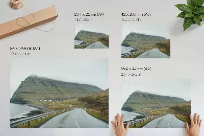 Kunstdruck Bergstraße mit geheimnisvollem Nebel als Wandposter