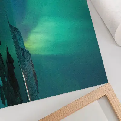 Kunstdruck Poster Grüne Aurora mit schimmernden Lichtern über ruhiger Oberfläche