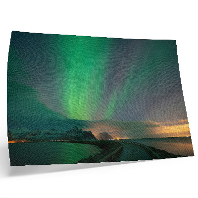 Poster Nordlichter über einer kalten Berglandschaft
