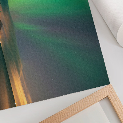 Poster Nordlichter über einer kalten Berglandschaft