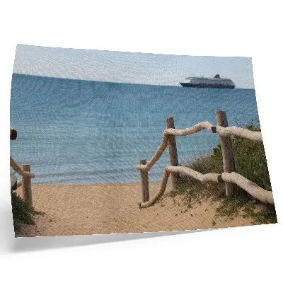 Poster mit Strand Schiff Meer Holzgeländer und Sand