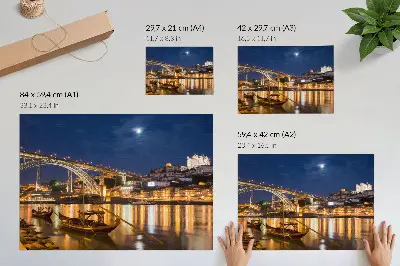 Kunstdruck Brücke bei Nacht Stadtansicht mit Lichtern und Wasserbooten