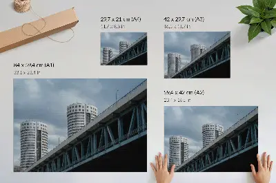 Kunstposter Brücken und Wolkenkratzer moderne Darstellung mit Symmetrie und Eleganz