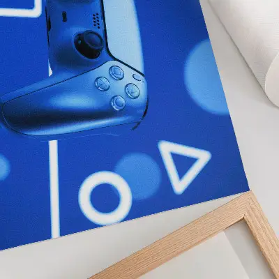 Kunstdruck Poster mit blauem geometrischem Hintergrund und Gamecontroller