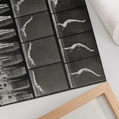 Poster ein Mann, der aus der Rückenlage auf den Händen steht, Fototyp nach Eadweard Muybridge von 1887