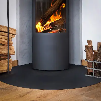 Funkenschutzplatte für Kaminöfen viertelkreis aus schwarzem Metall