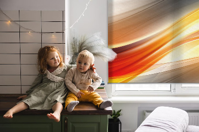 Rollo Fenster in oranger Wellenoptik
