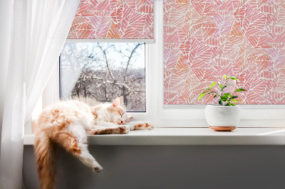 Fensterrollo mit gestreiften Dreiecken