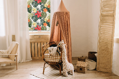 Fensterrollo innen mit tropischen Blumen und Blättern