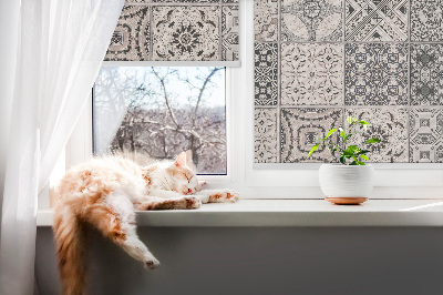 Fensterrollo mit portugiesischem Muster