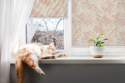 Fensterrollo mit Vögeln zwischen den Blumen